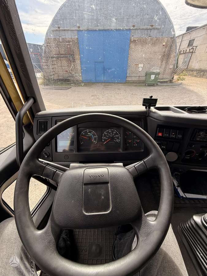 Volvo FL6 180, box trucks / box vans