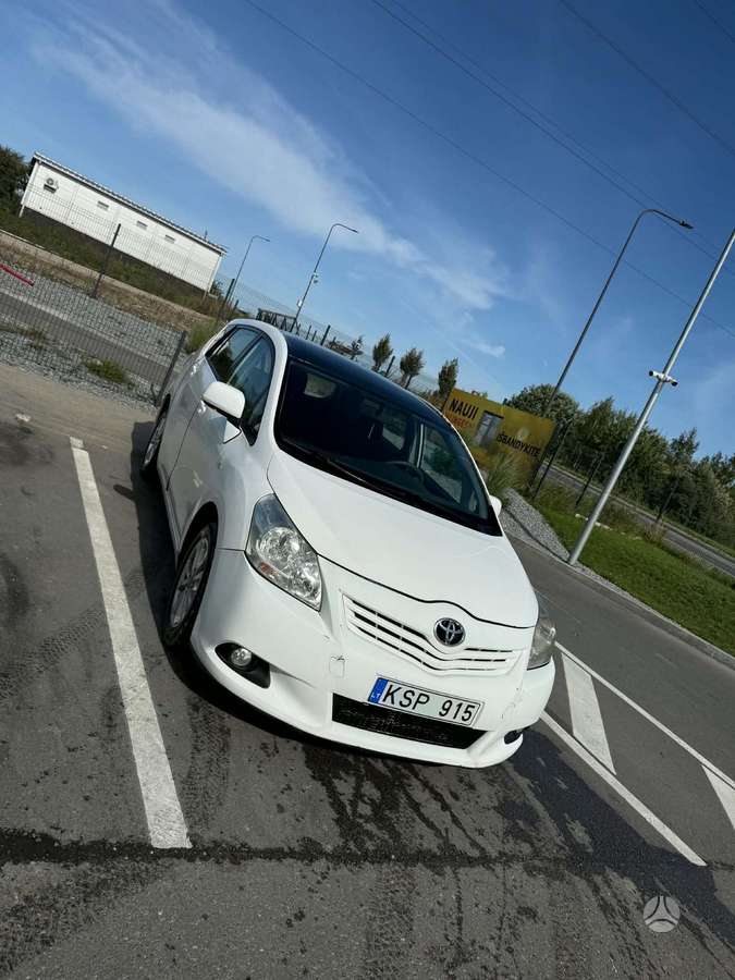 Toyota Verso, 2.0 l., Минивэн