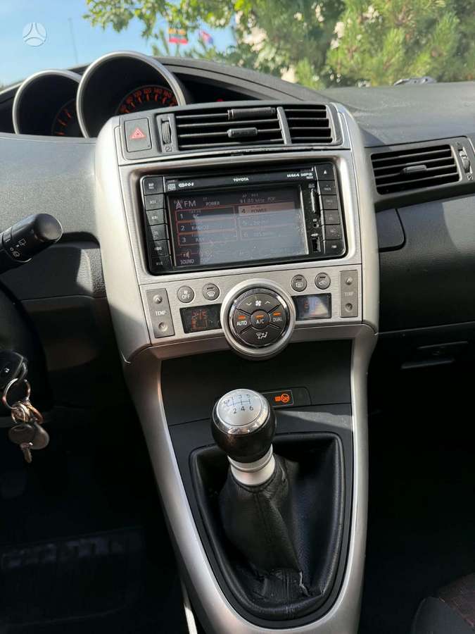 Toyota Verso, 2.0 l., mpv / minivan