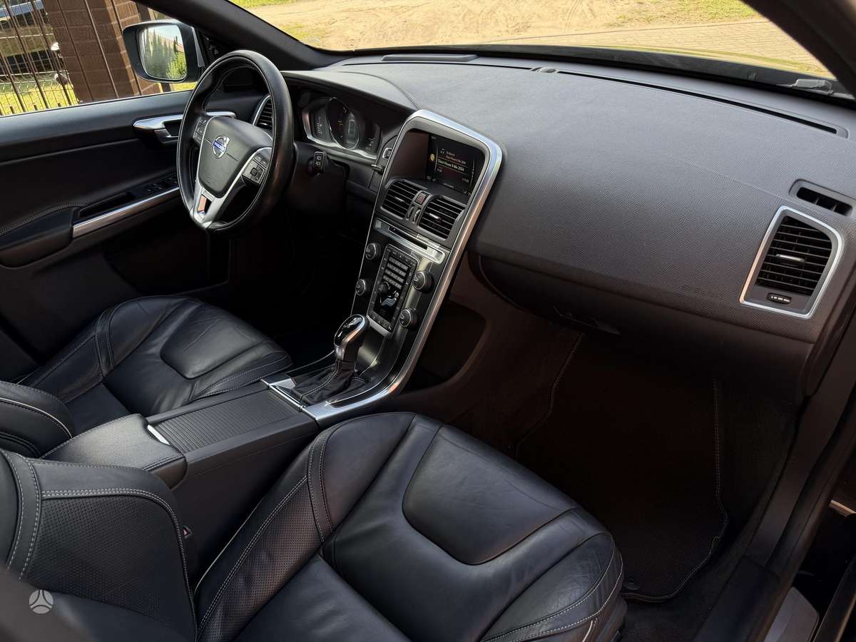 Volvo XC60, 2.0 l., Минивэн