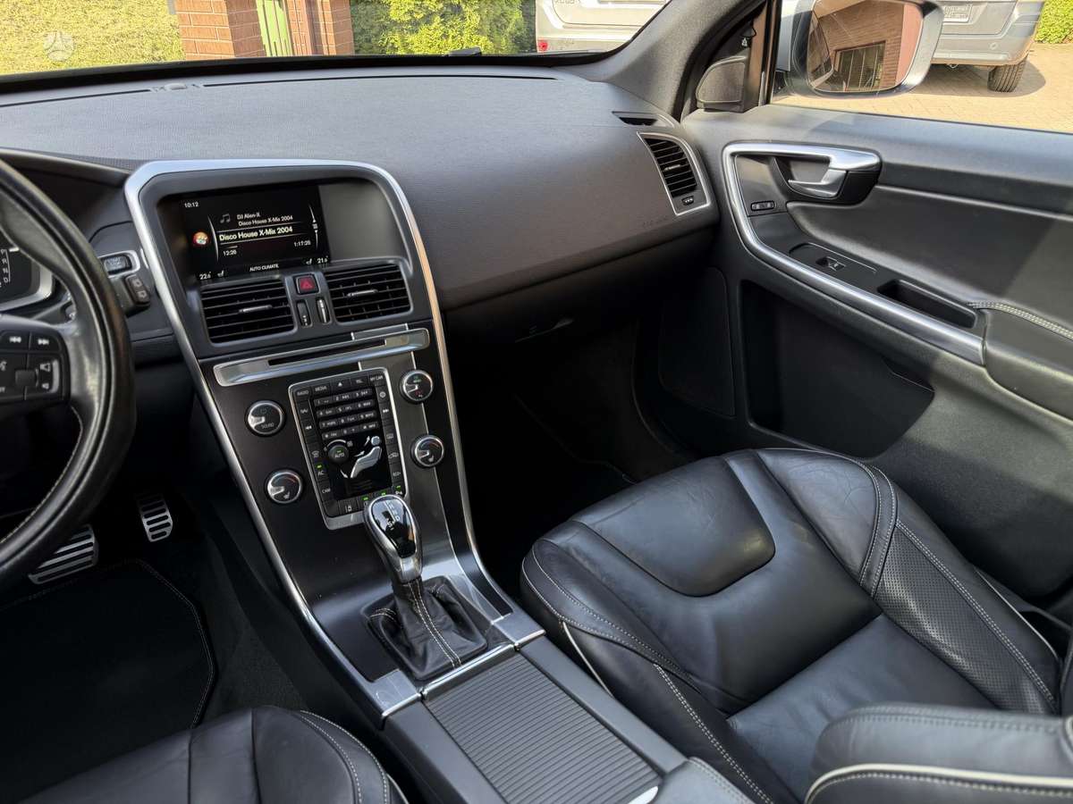 Volvo XC60, 2.0 l., Минивэн