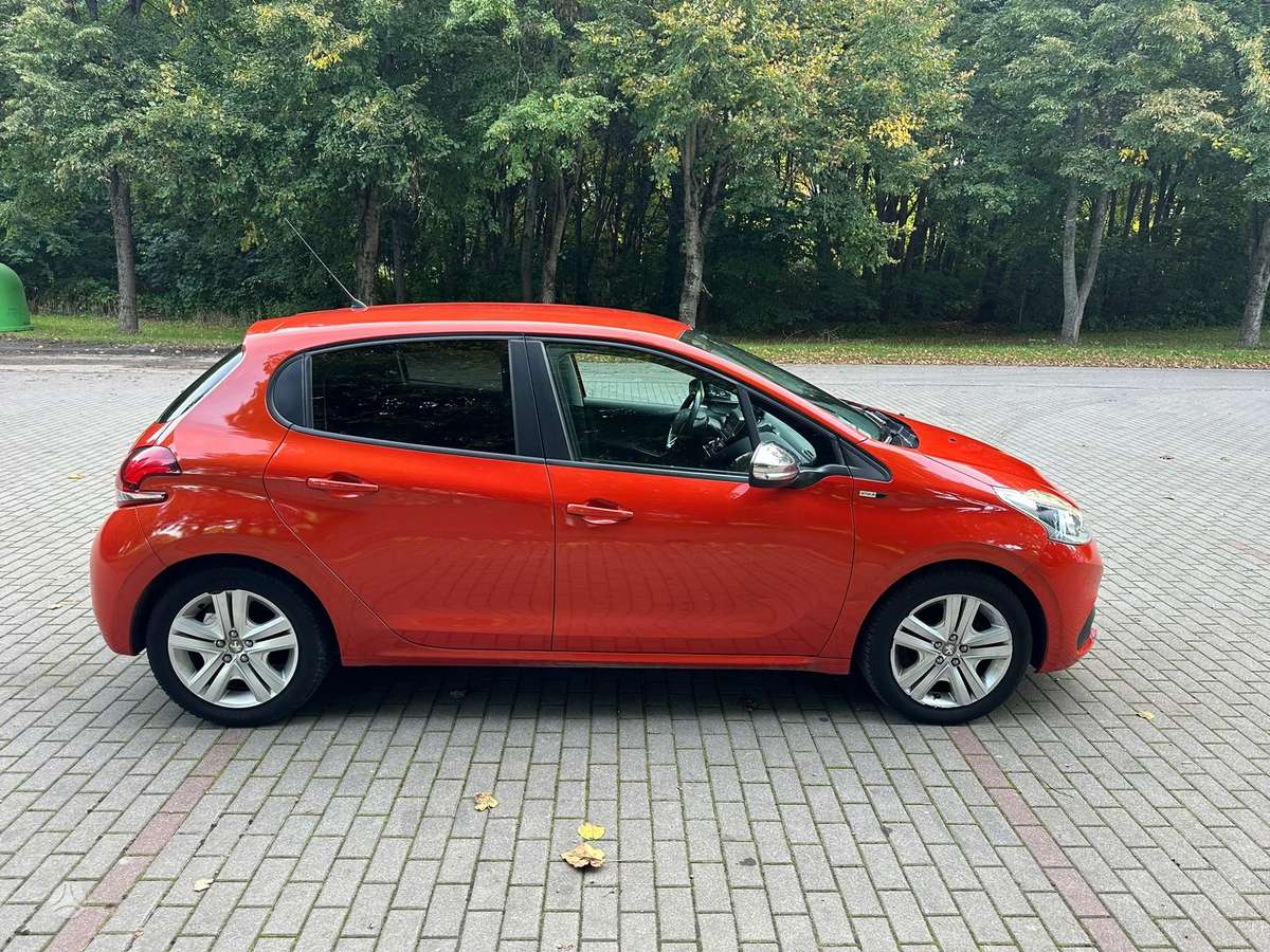 Peugeot 208 - 4
