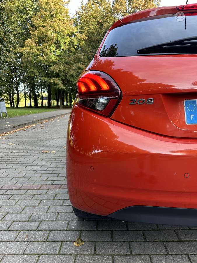 Peugeot 208 - 10