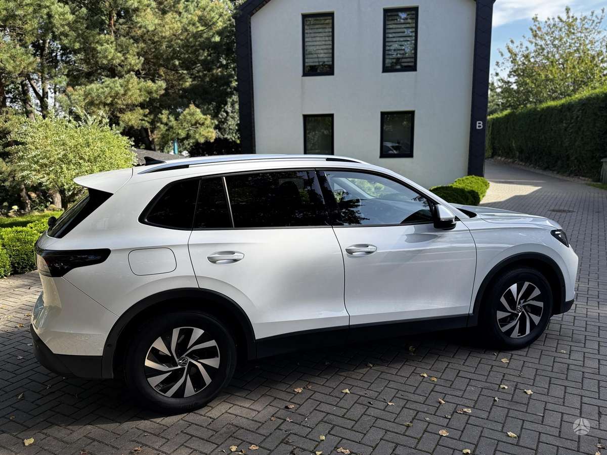 Volkswagen Tiguan - 11