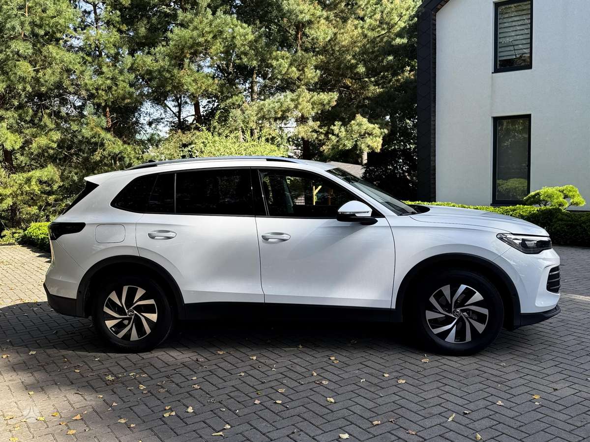 Volkswagen Tiguan - 12