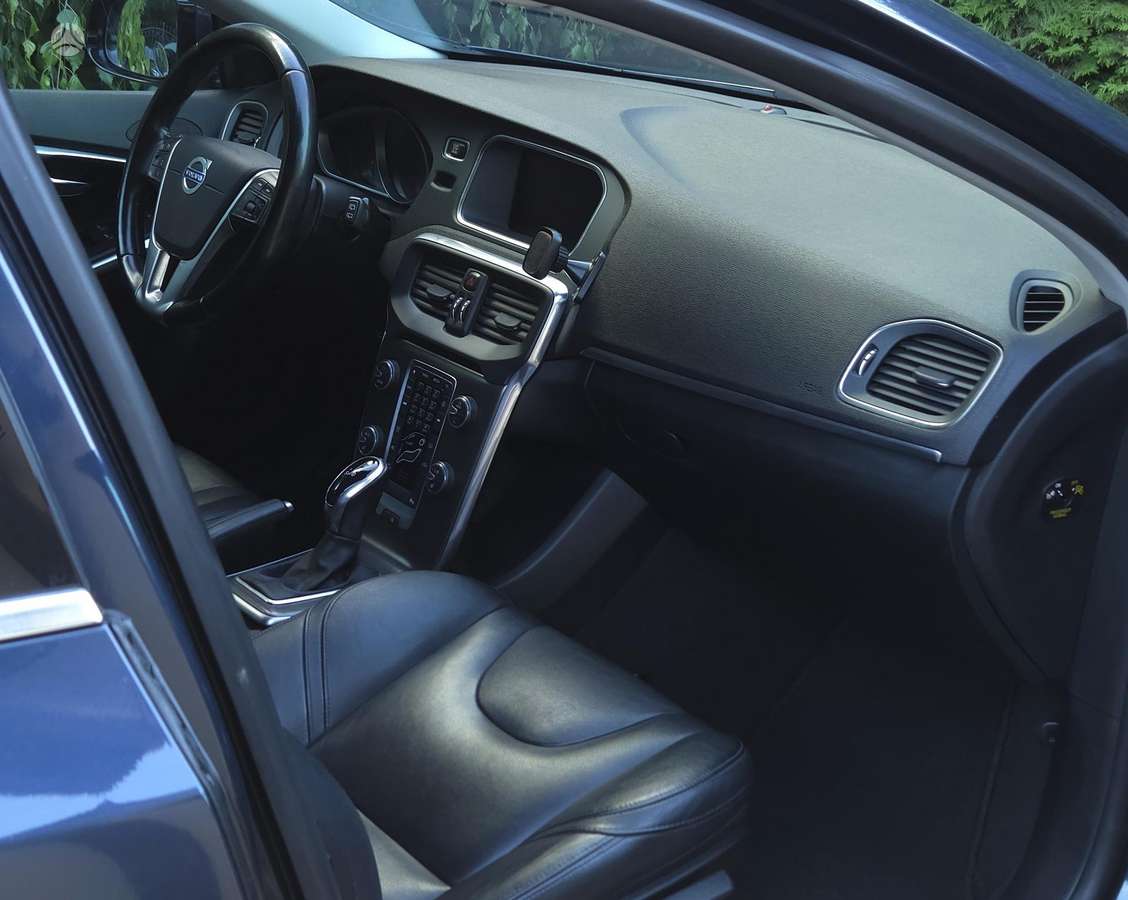 Volvo V40, 2.0 l., hatchback
