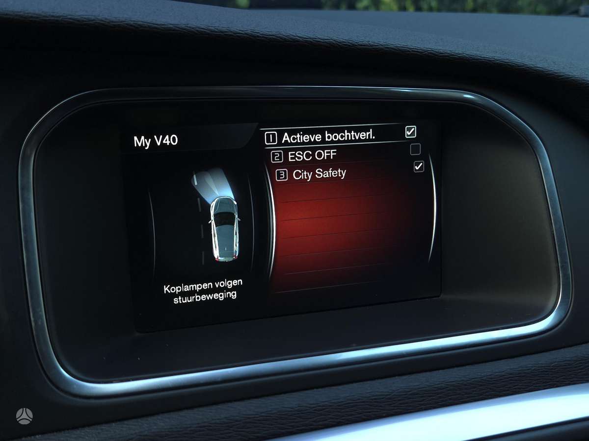 Volvo V40, 2.0 l., hatchback
