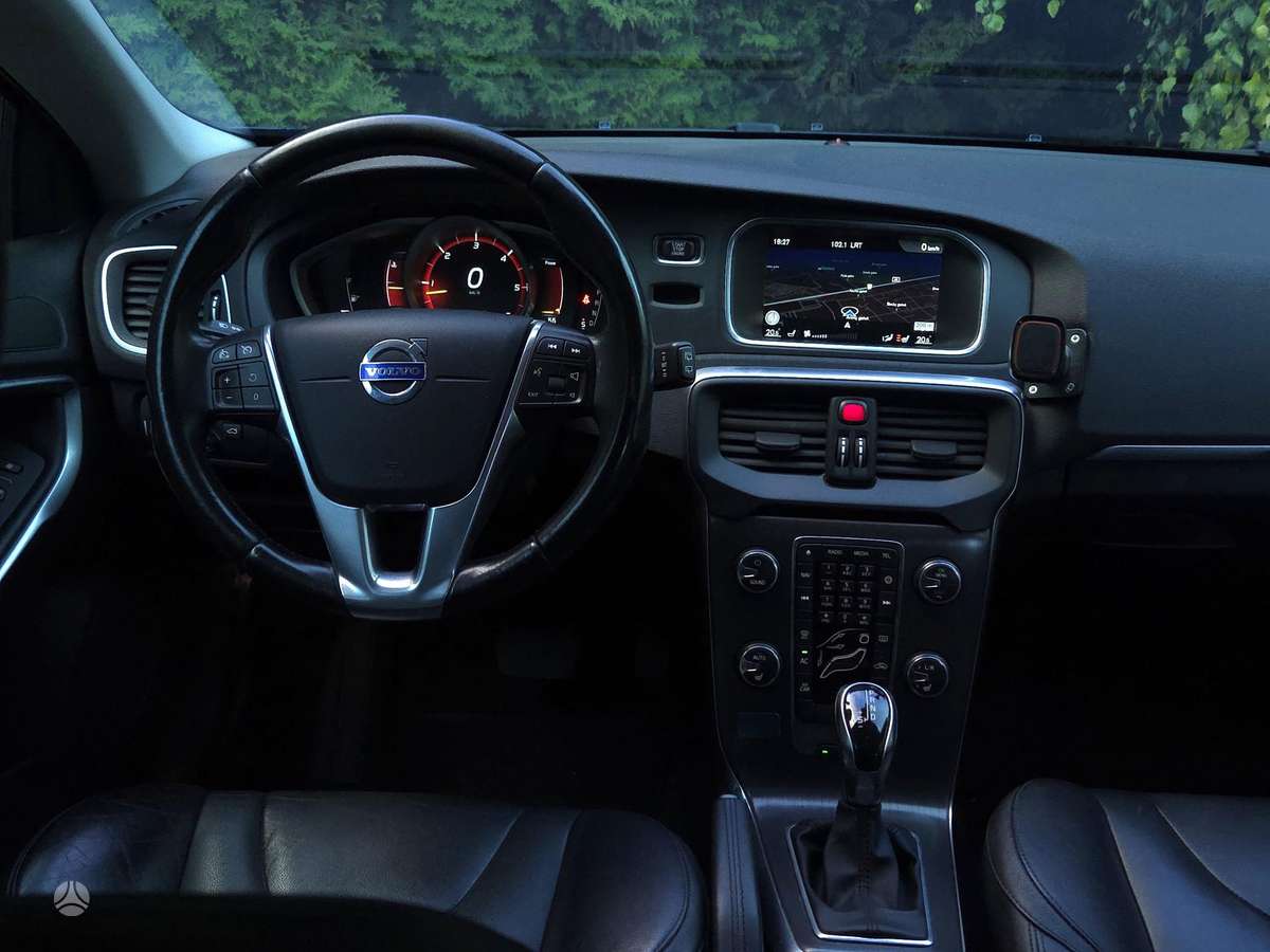 Volvo V40, 2.0 l., hatchback