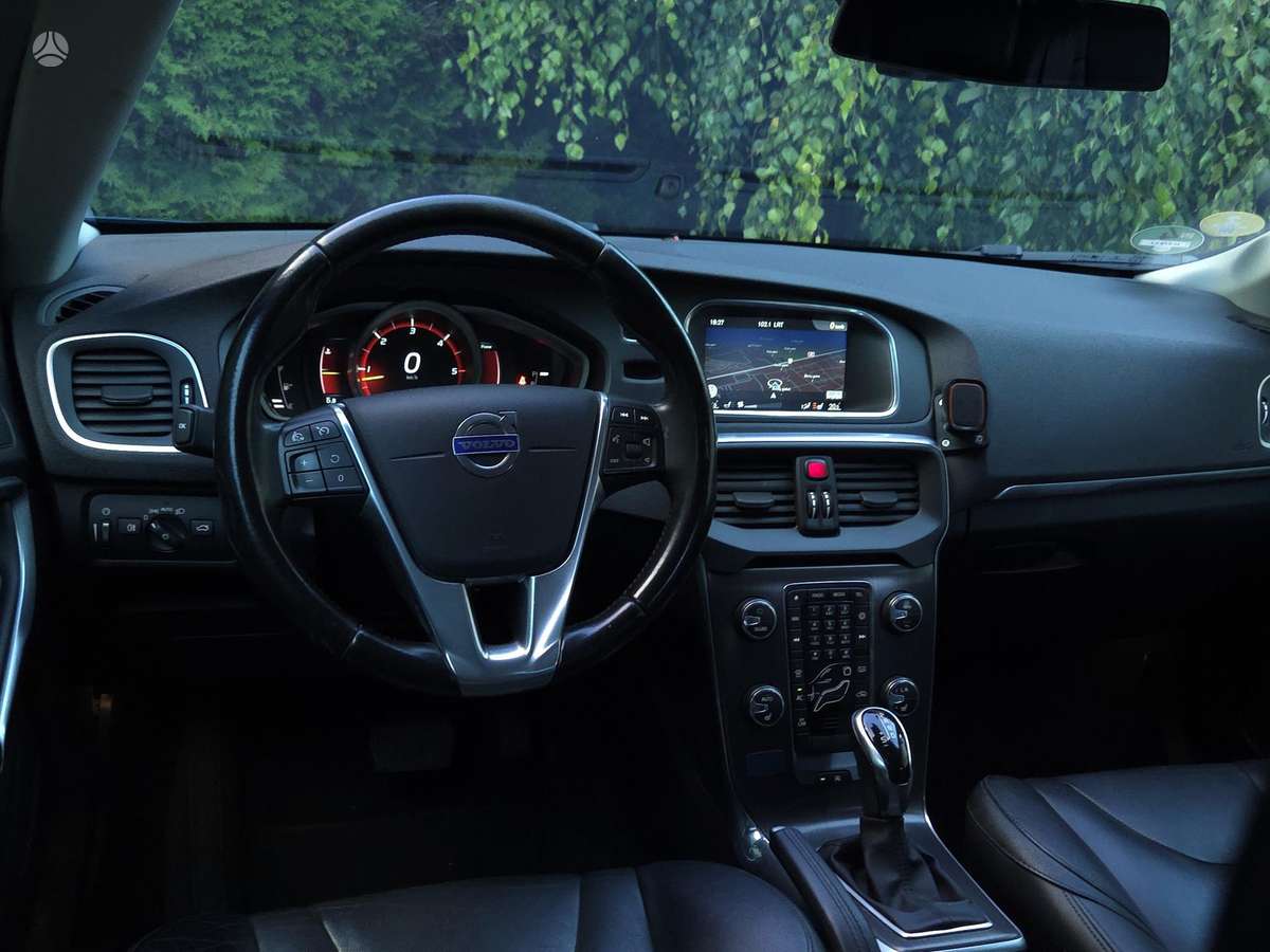 Volvo V40, 2.0 l., hatchback