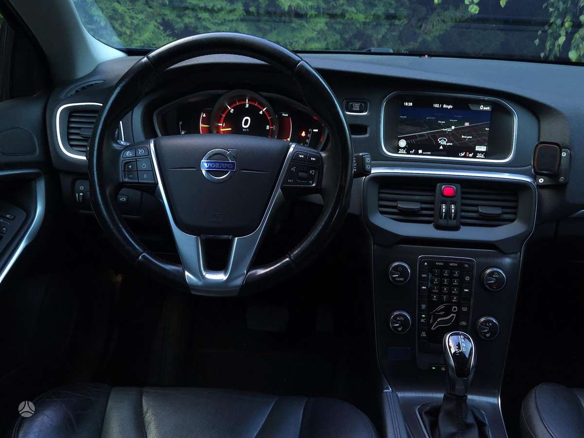 Volvo V40, 2.0 l., hatchback