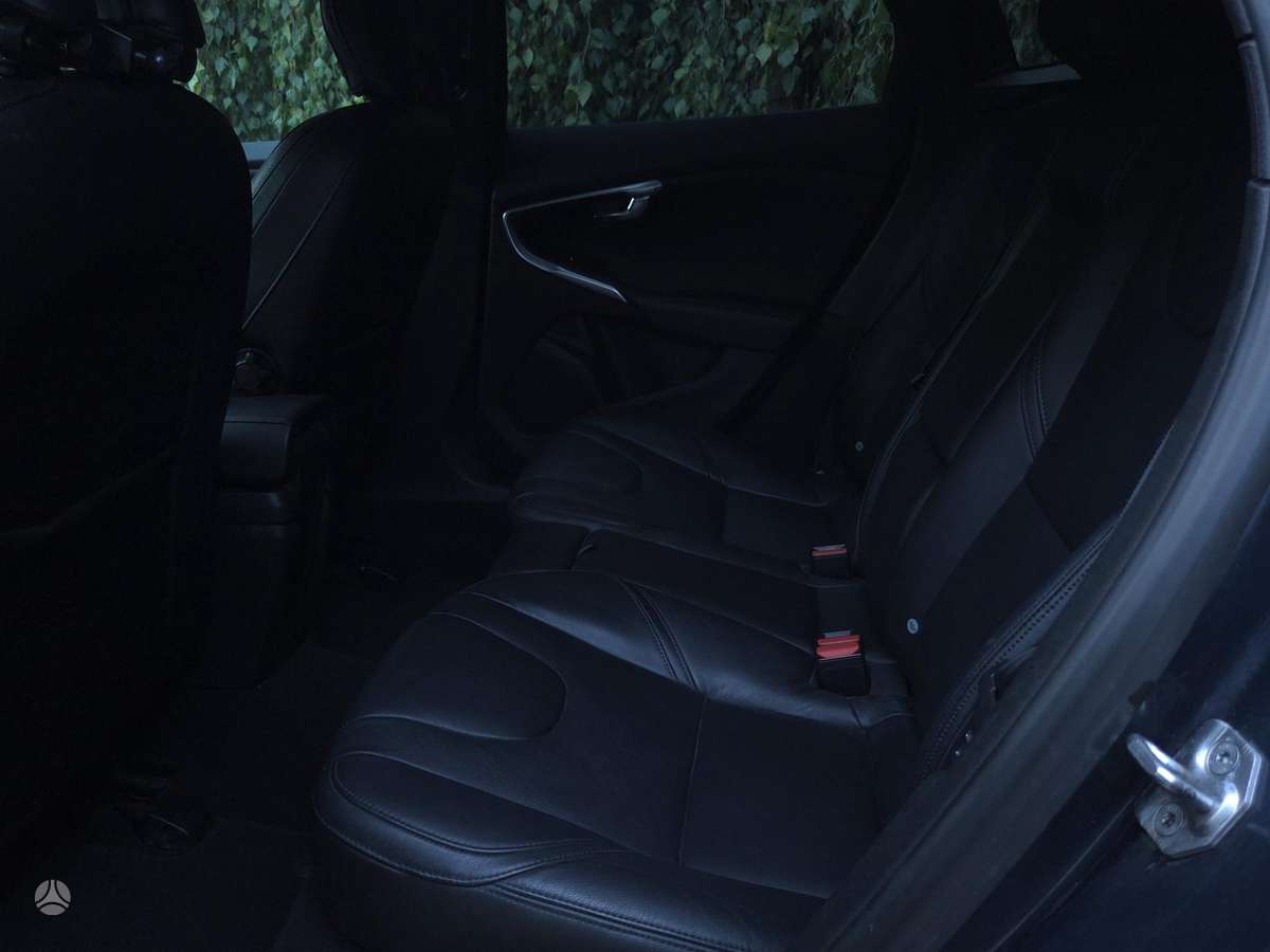 Volvo V40, 2.0 l., hatchback