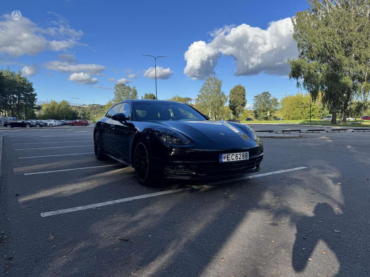 Porsche Panamera - 4