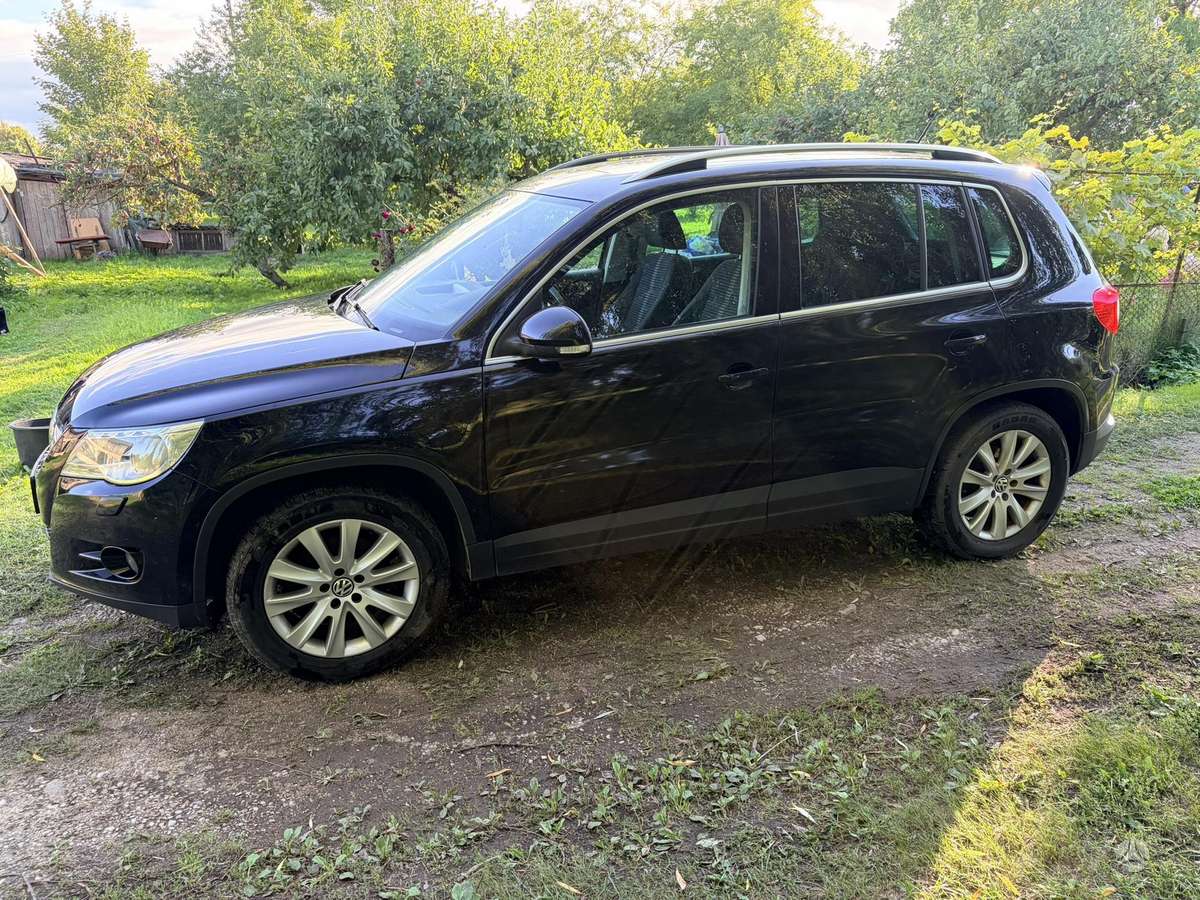 Volkswagen Tiguan - 1