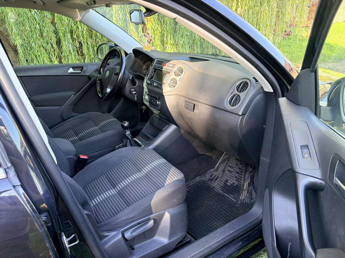 Volkswagen Tiguan - 9