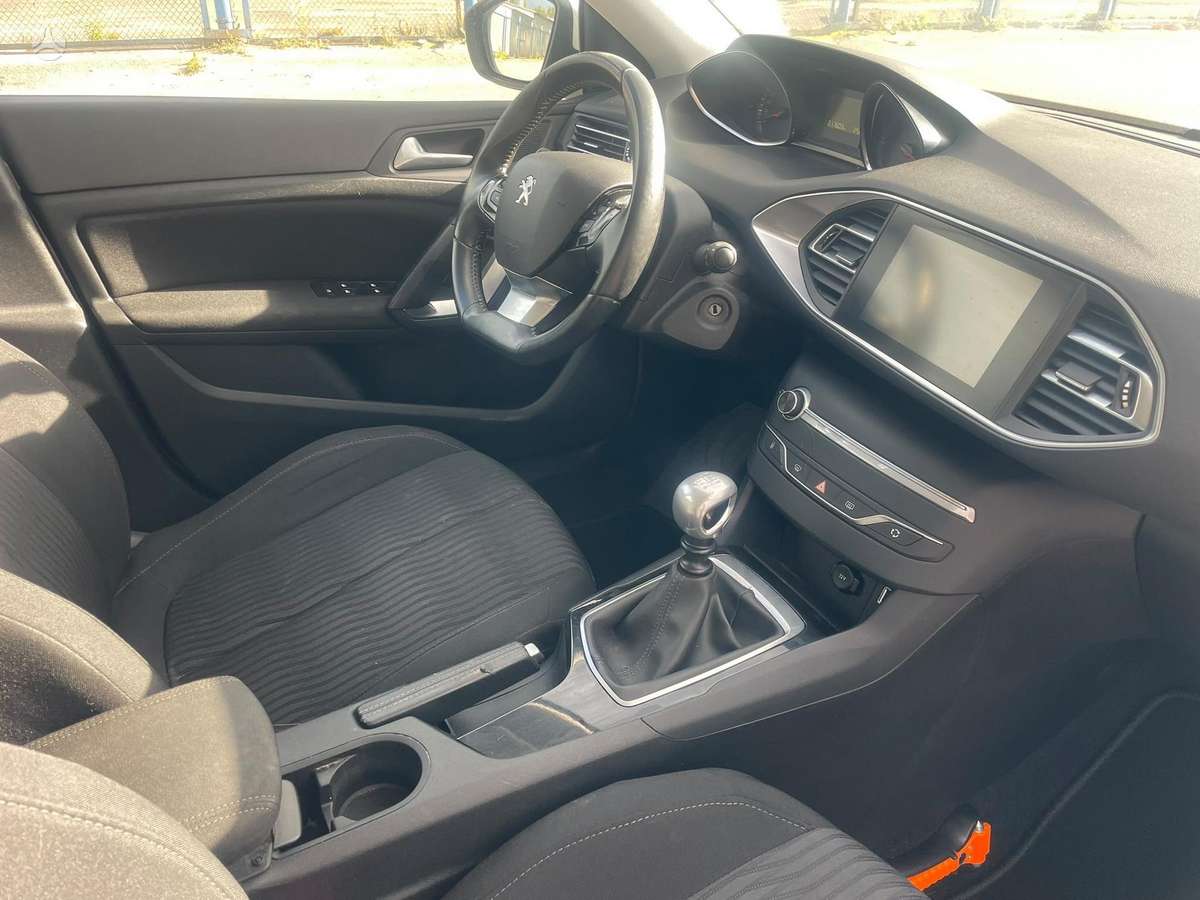 Peugeot 308 - 8