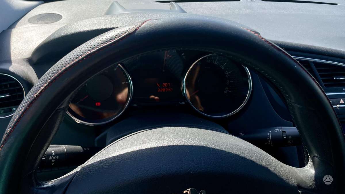 Peugeot 5008 - 8