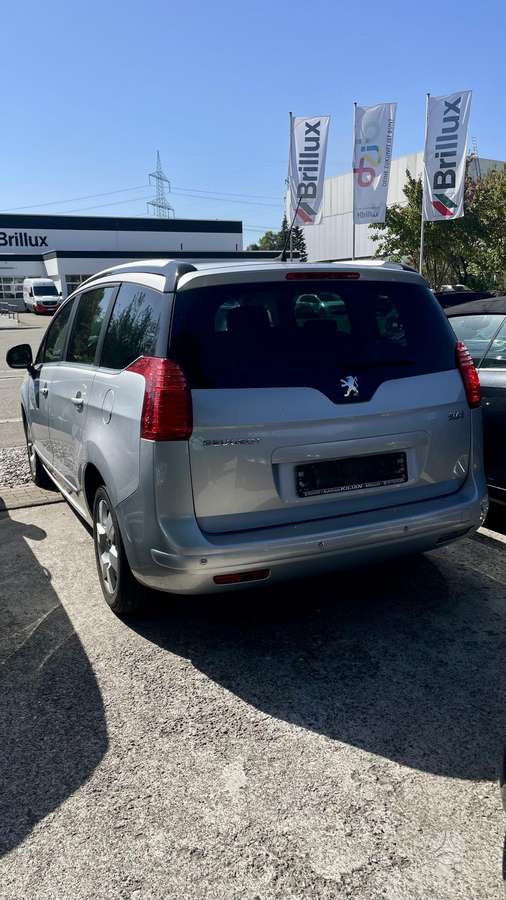 Peugeot 5008 - 5