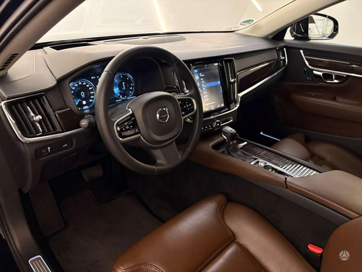 Volvo V90 - 2