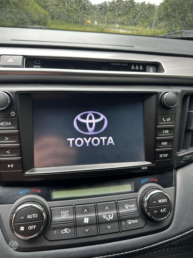 Toyota RAV4 - 8