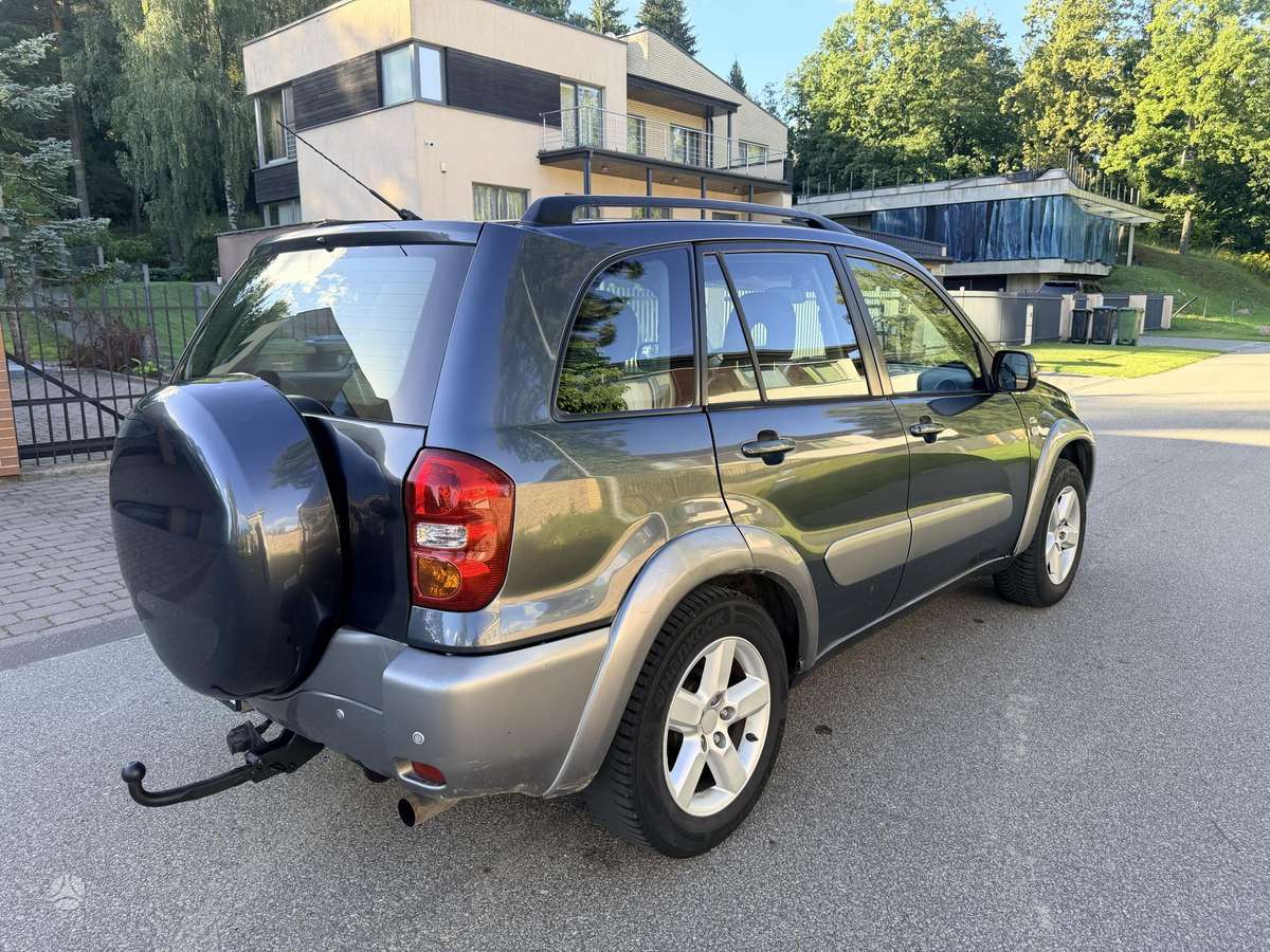 Toyota RAV4 - 4