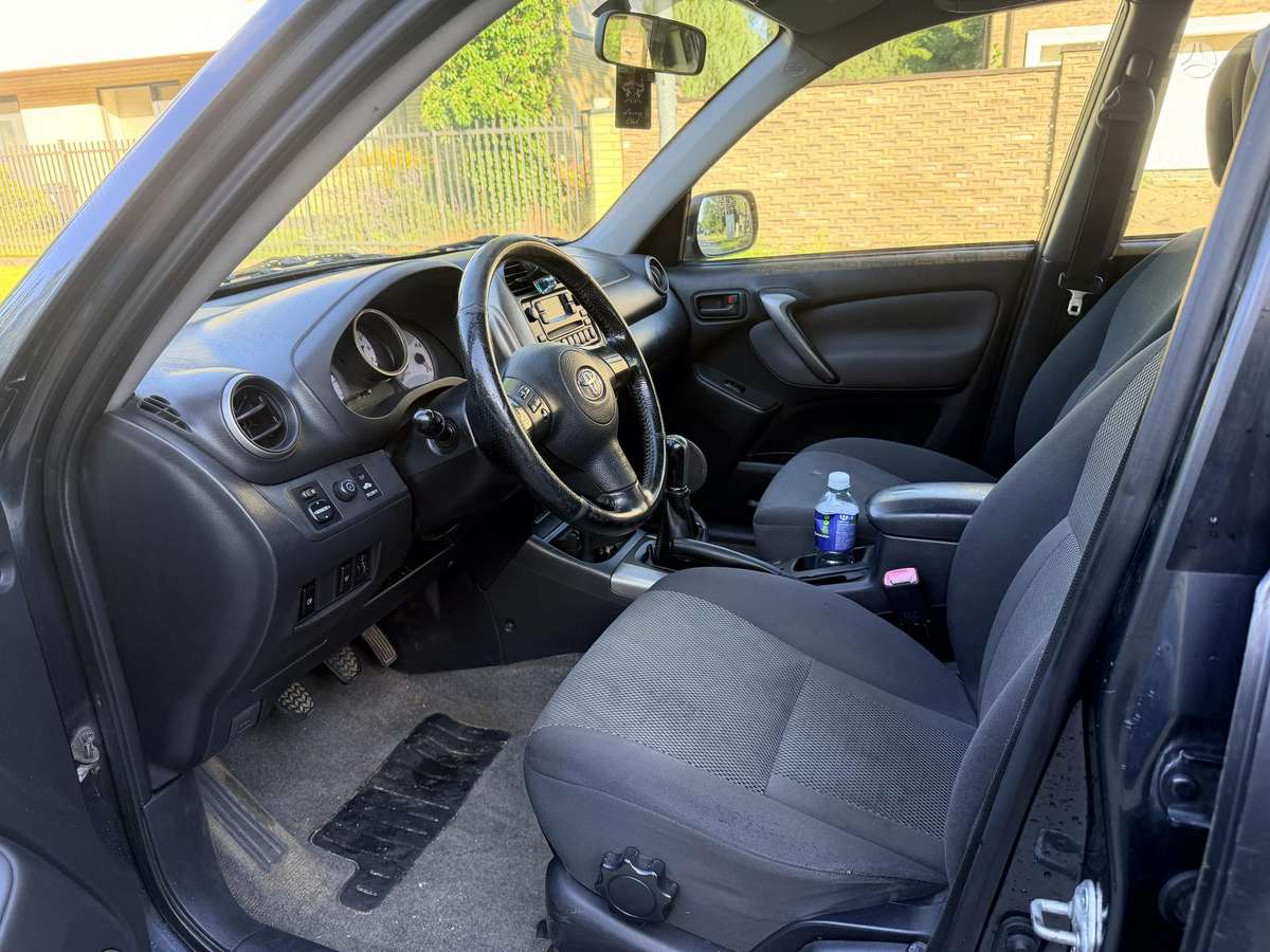 Toyota RAV4 - 6