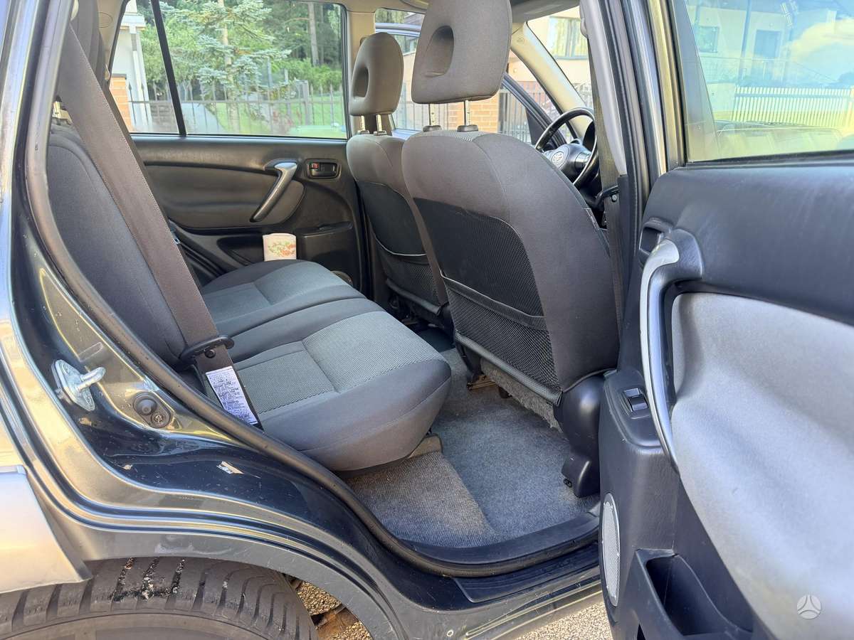 Toyota RAV4 - 8