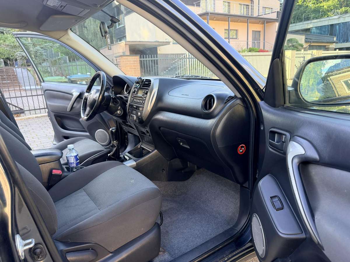 Toyota RAV4 - 9