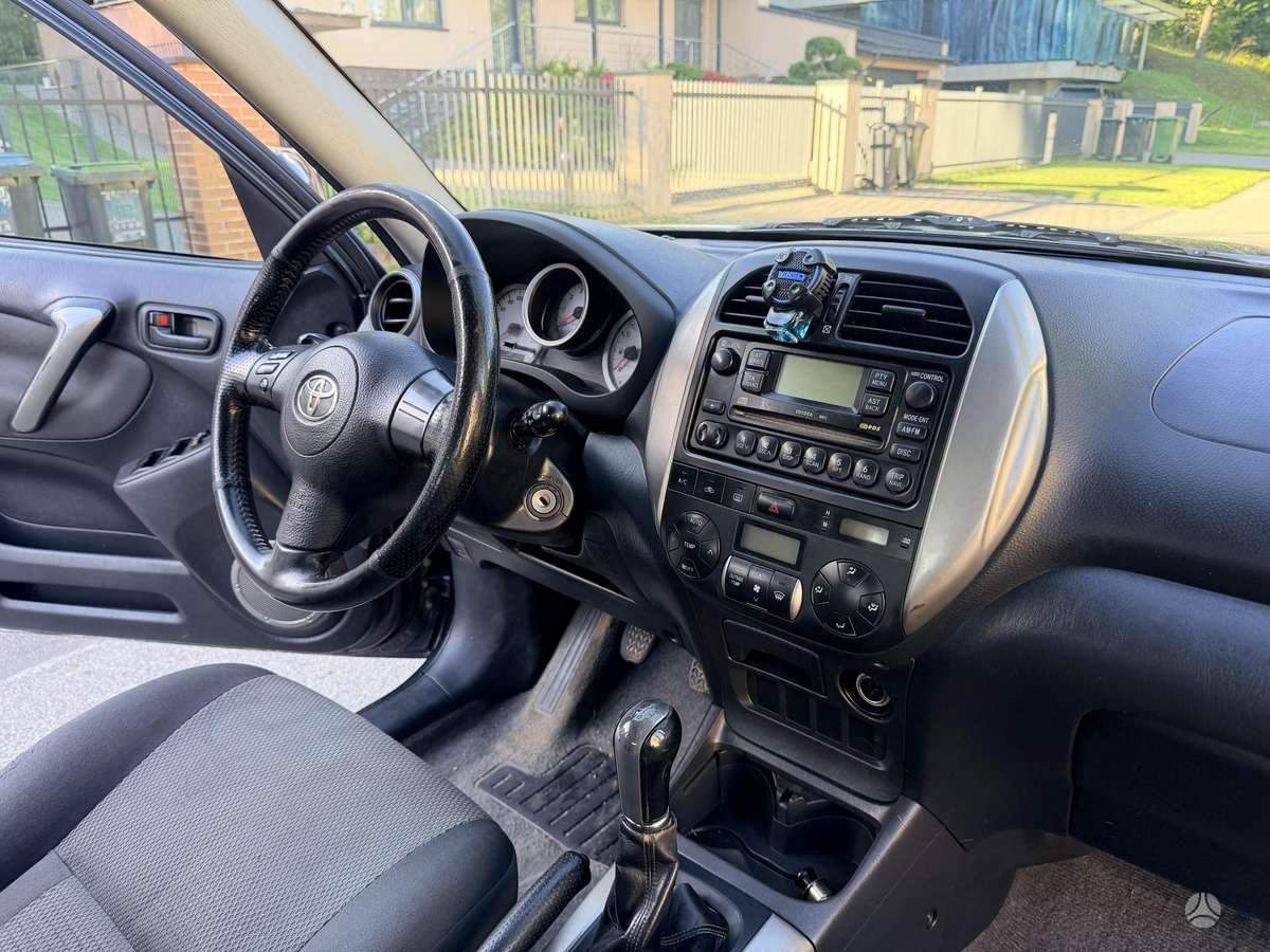 Toyota RAV4 - 10