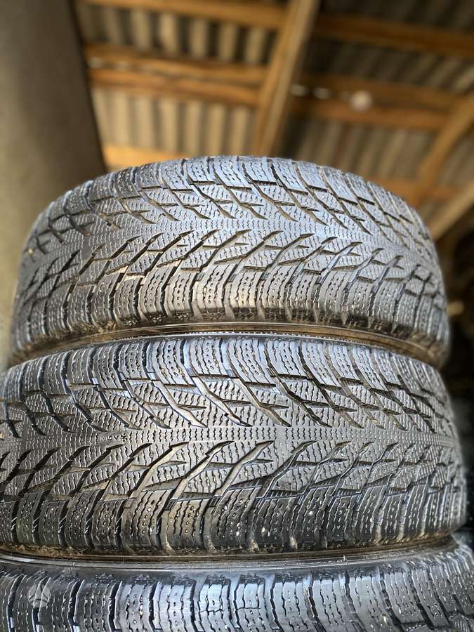 Nokian, žieminės 215/60 R17