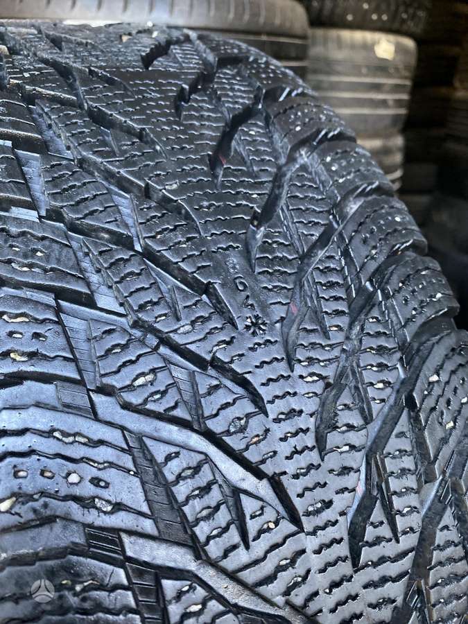 Nokian, žieminės 215/60 R17