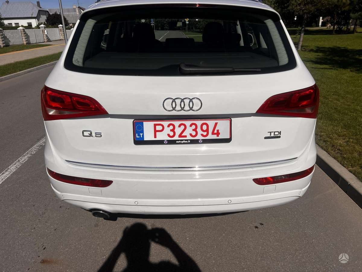 Audi Q5, 2.0 l., off-road / crossover