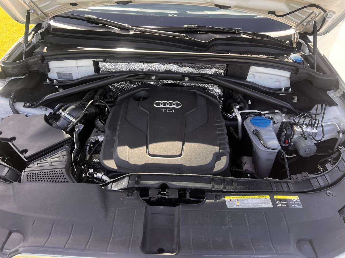 Audi Q5, 2.0 l., off-road / crossover