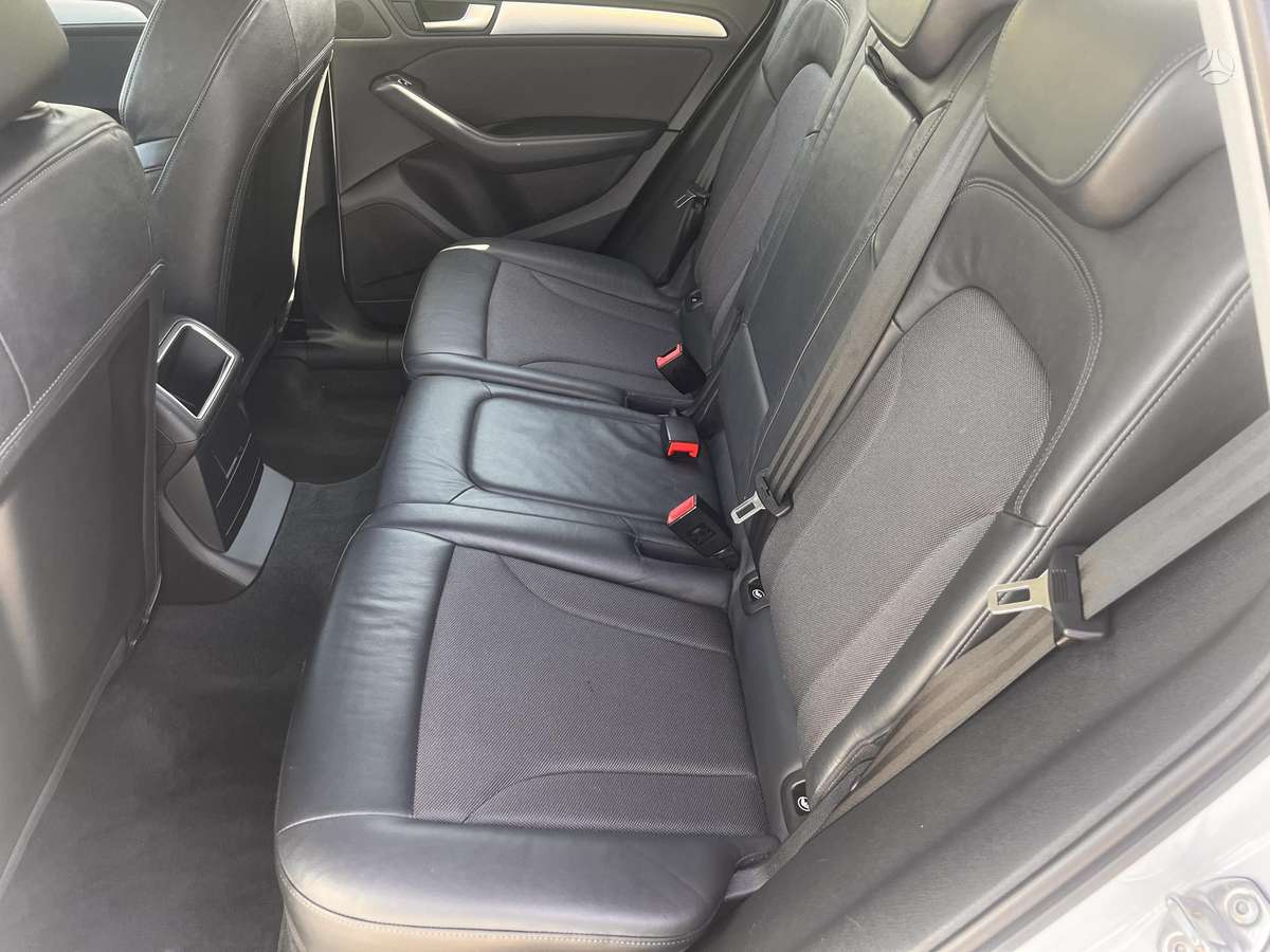 Audi Q5, 2.0 l., off-road / crossover