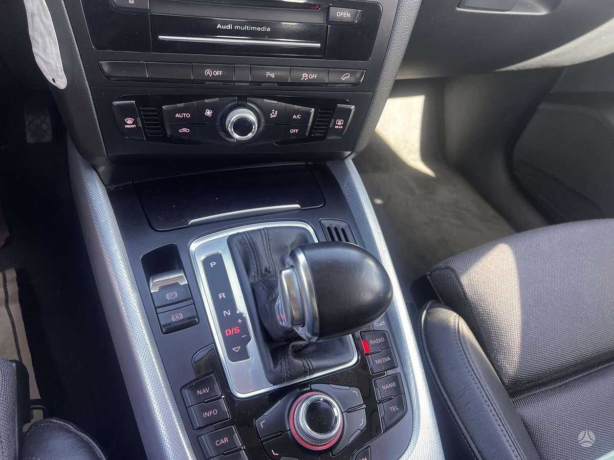 Audi Q5, 2.0 l., off-road / crossover
