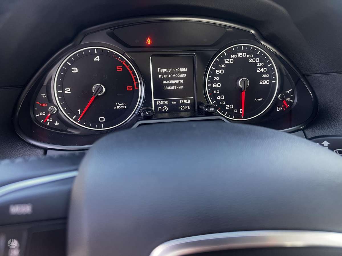 Audi Q5, 2.0 l., off-road / crossover