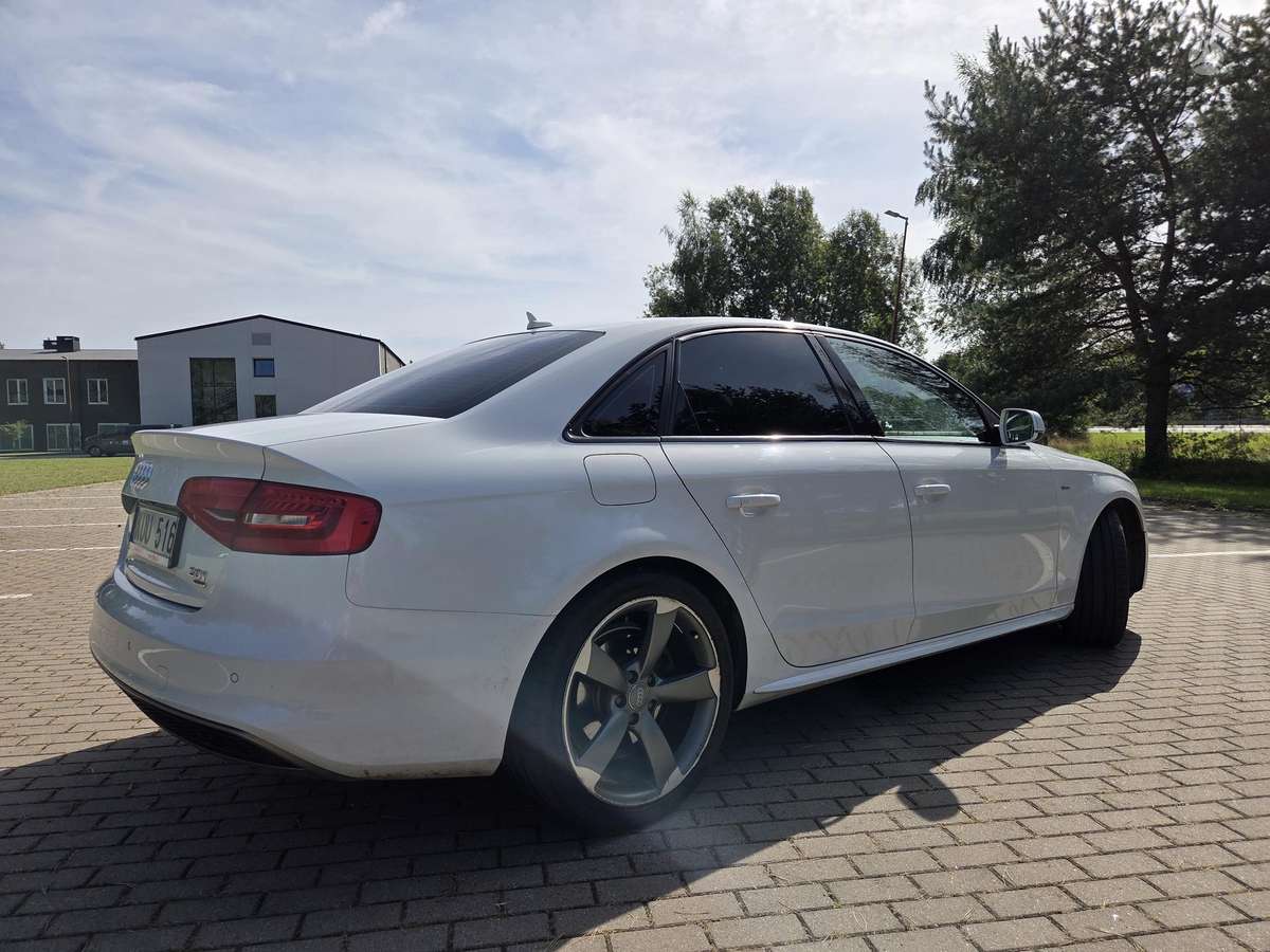 Audi A4, 2.0 l., Седан