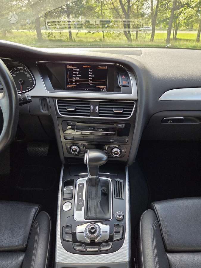 Audi A4, 2.0 l., Седан