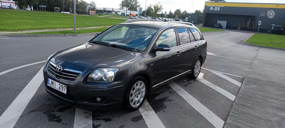 Toyota Avensis - 1