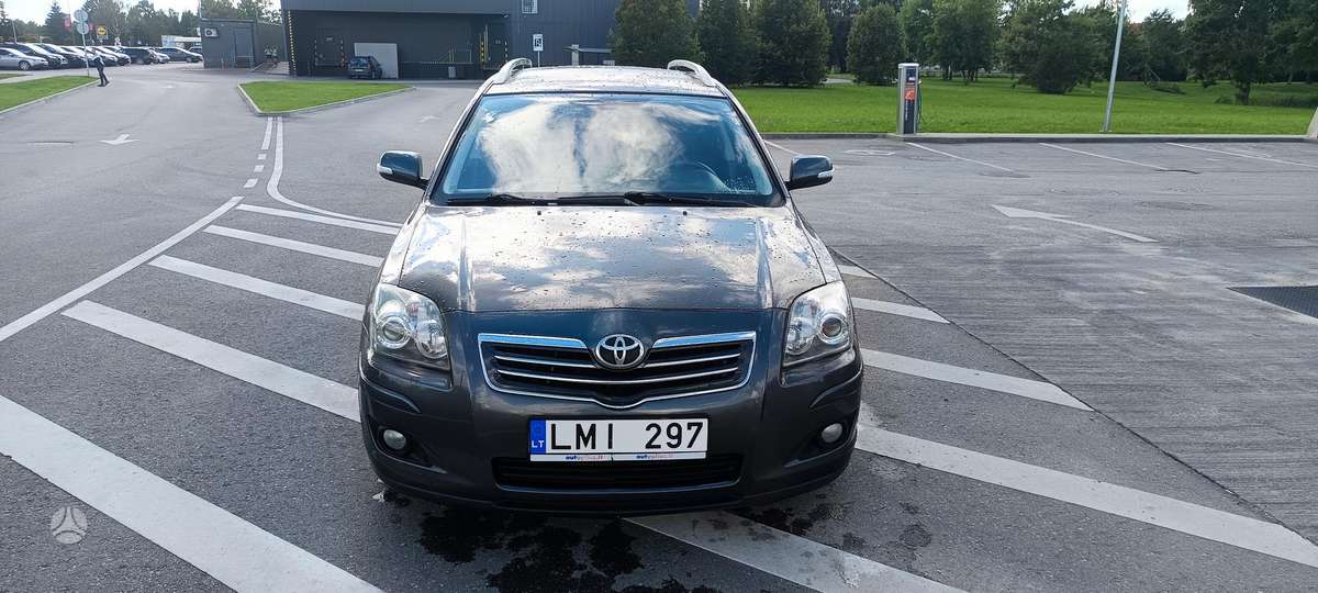 Toyota Avensis - 2
