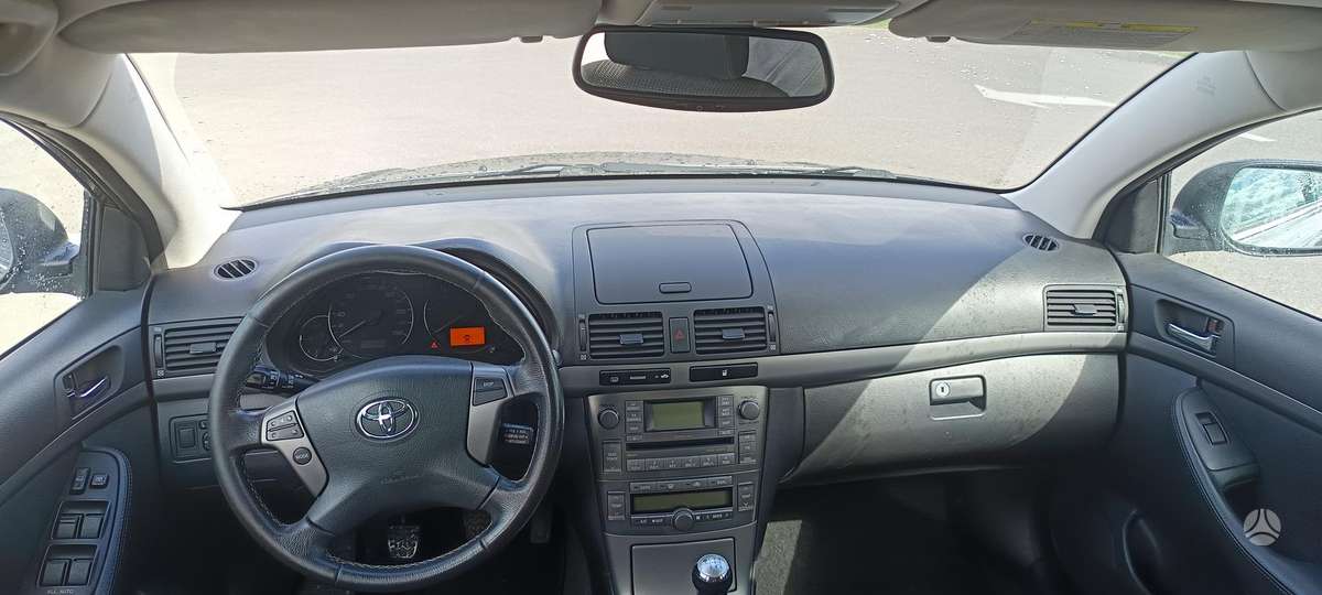 Toyota Avensis - 8