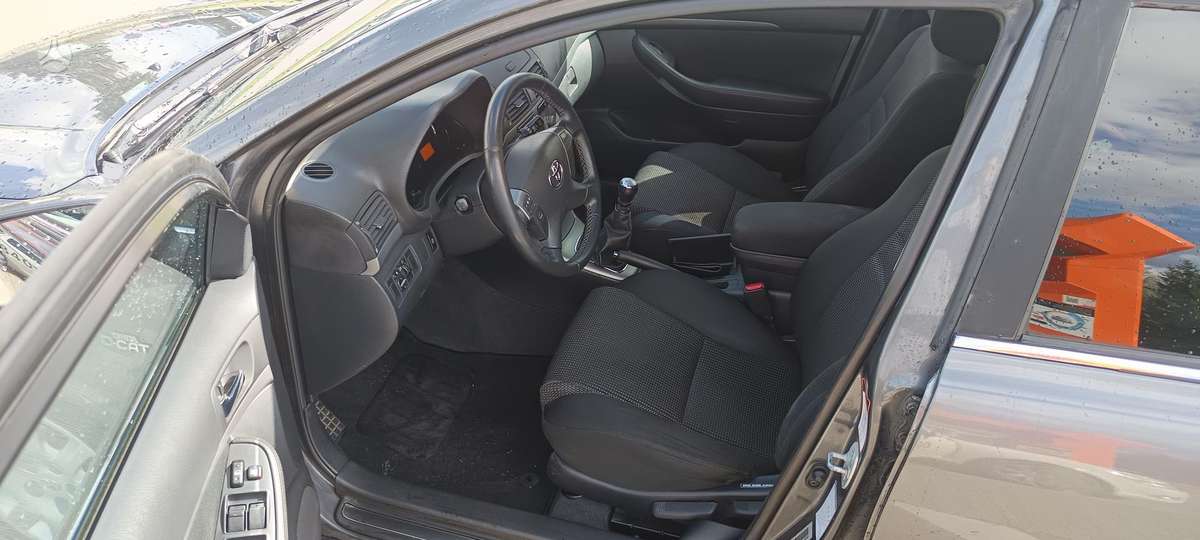 Toyota Avensis - 10