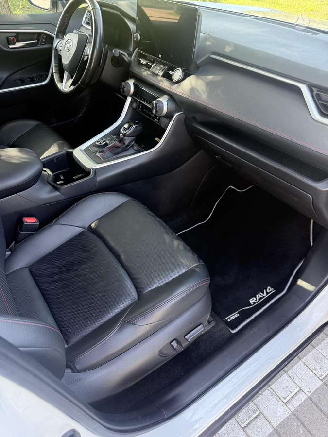 Toyota RAV4 - 8