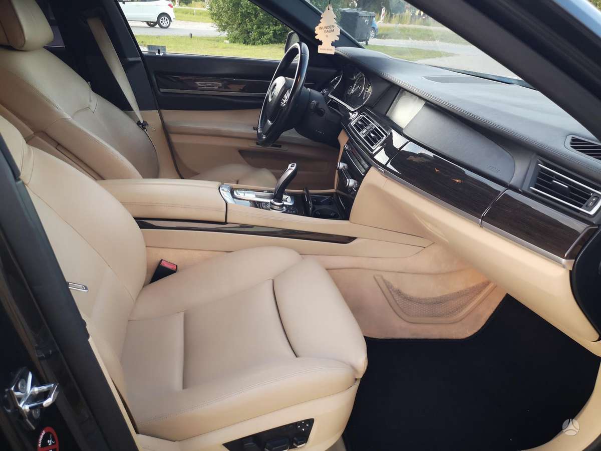 BMW 730, 3.0 l., Седан