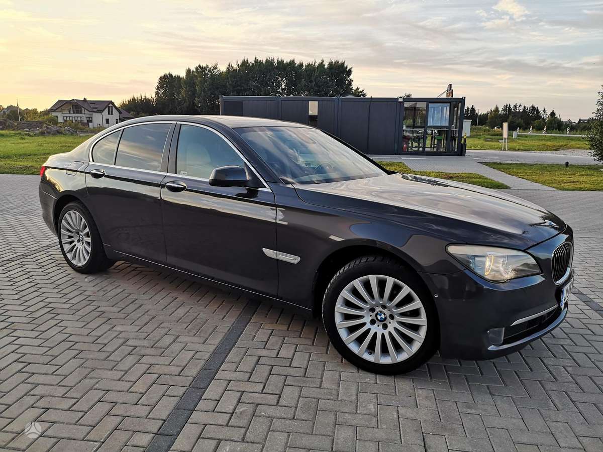 BMW 730, 3.0 l., Седан