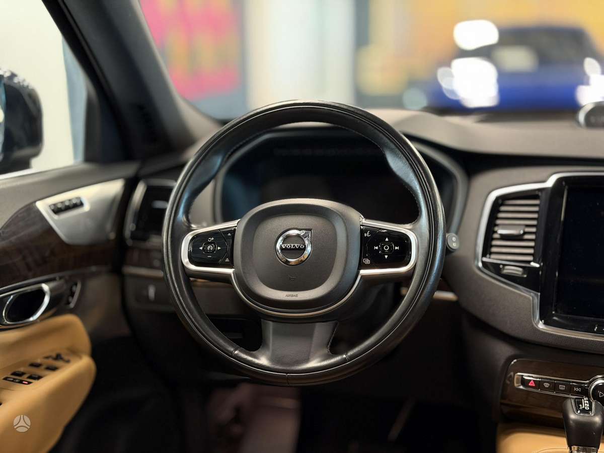 Volvo XC90 - 11