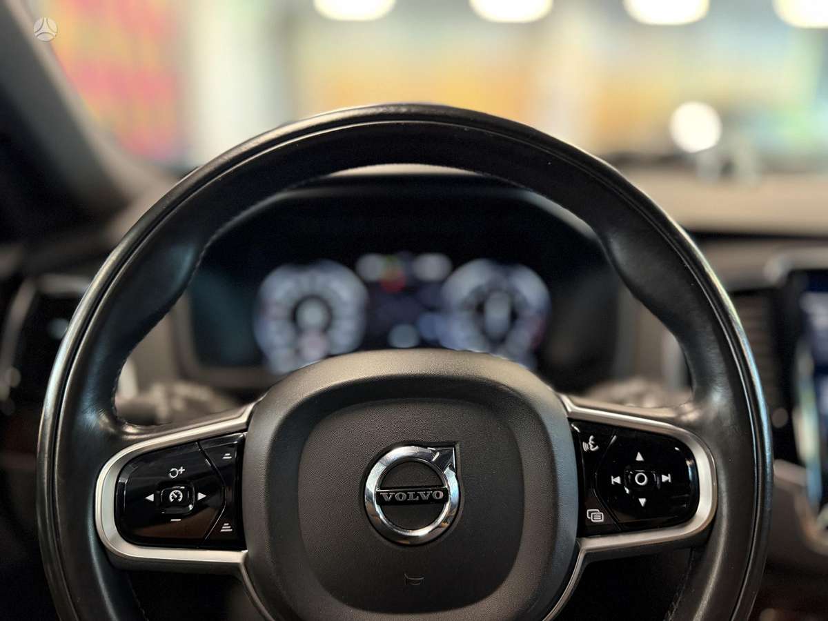 Volvo XC90, 2.0 l., off-road / crossover