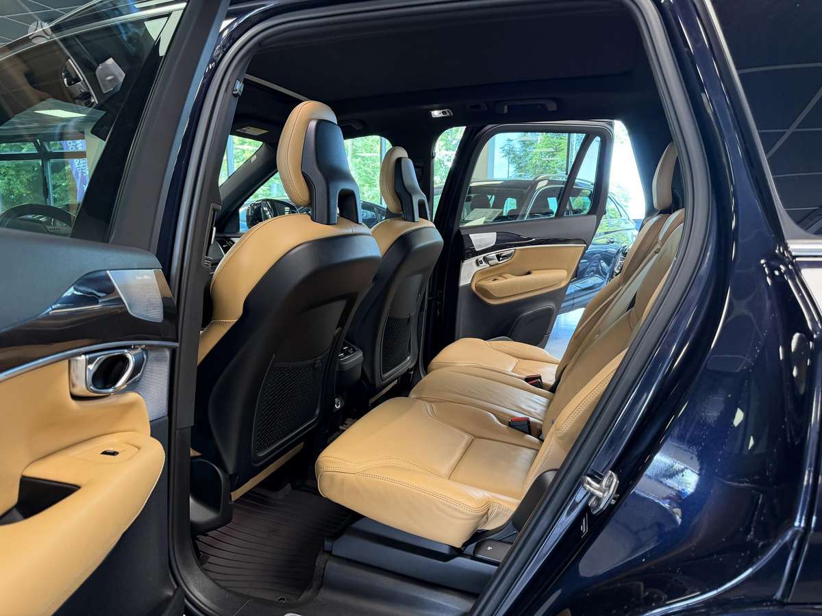 Volvo XC90, 2.0 l., off-road / crossover