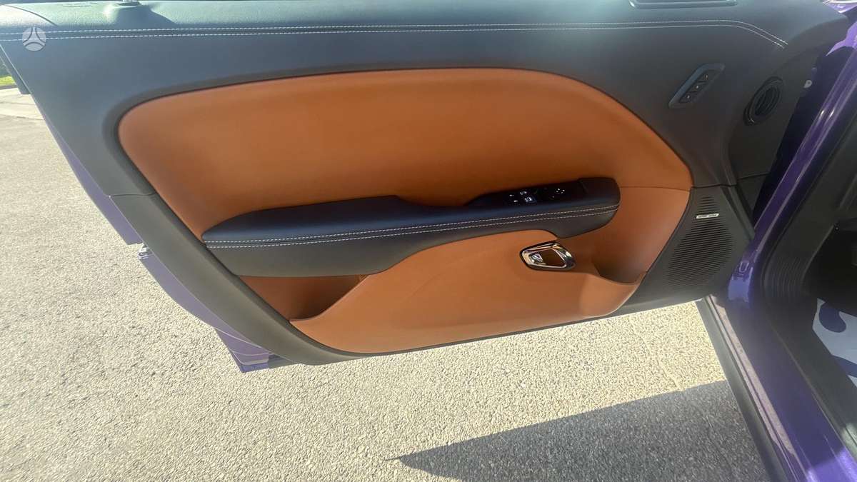 Dodge Challenger, 6.2 l., Седан