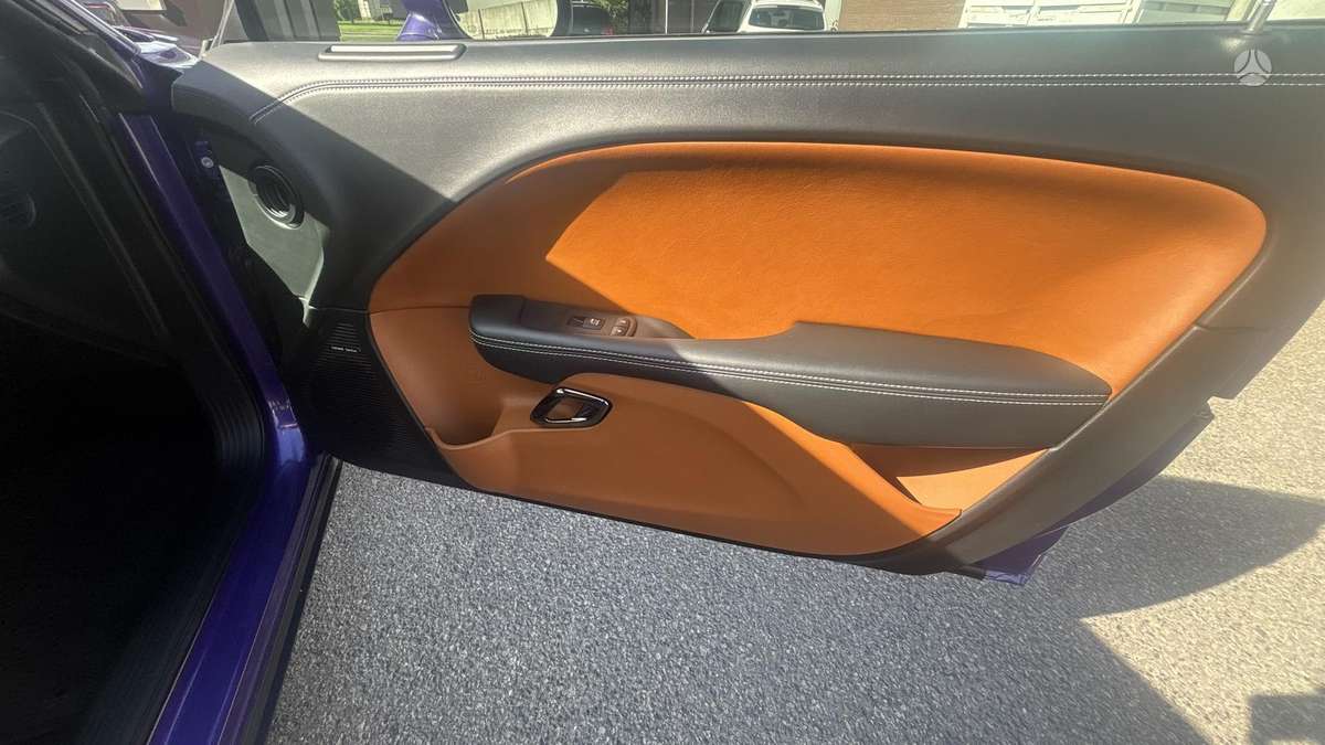 Dodge Challenger, 6.2 l., Седан