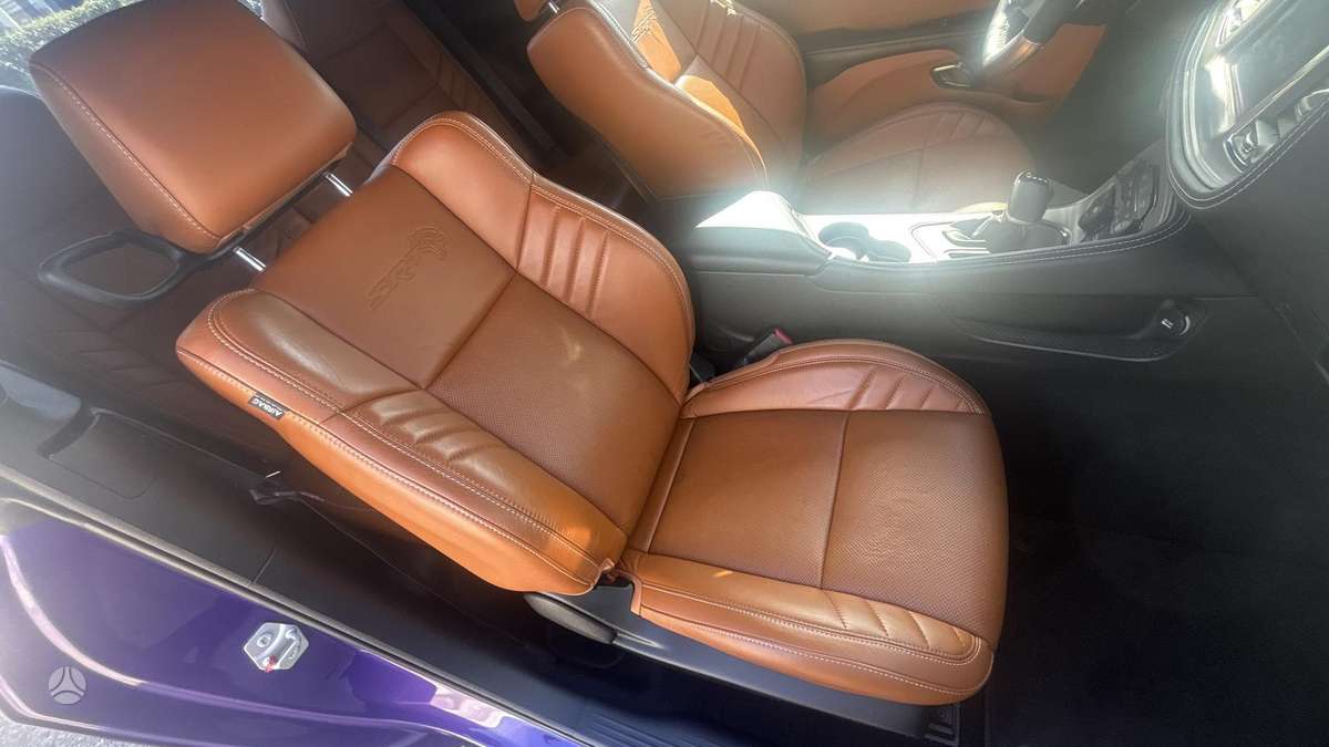 Dodge Challenger, 6.2 l., Седан
